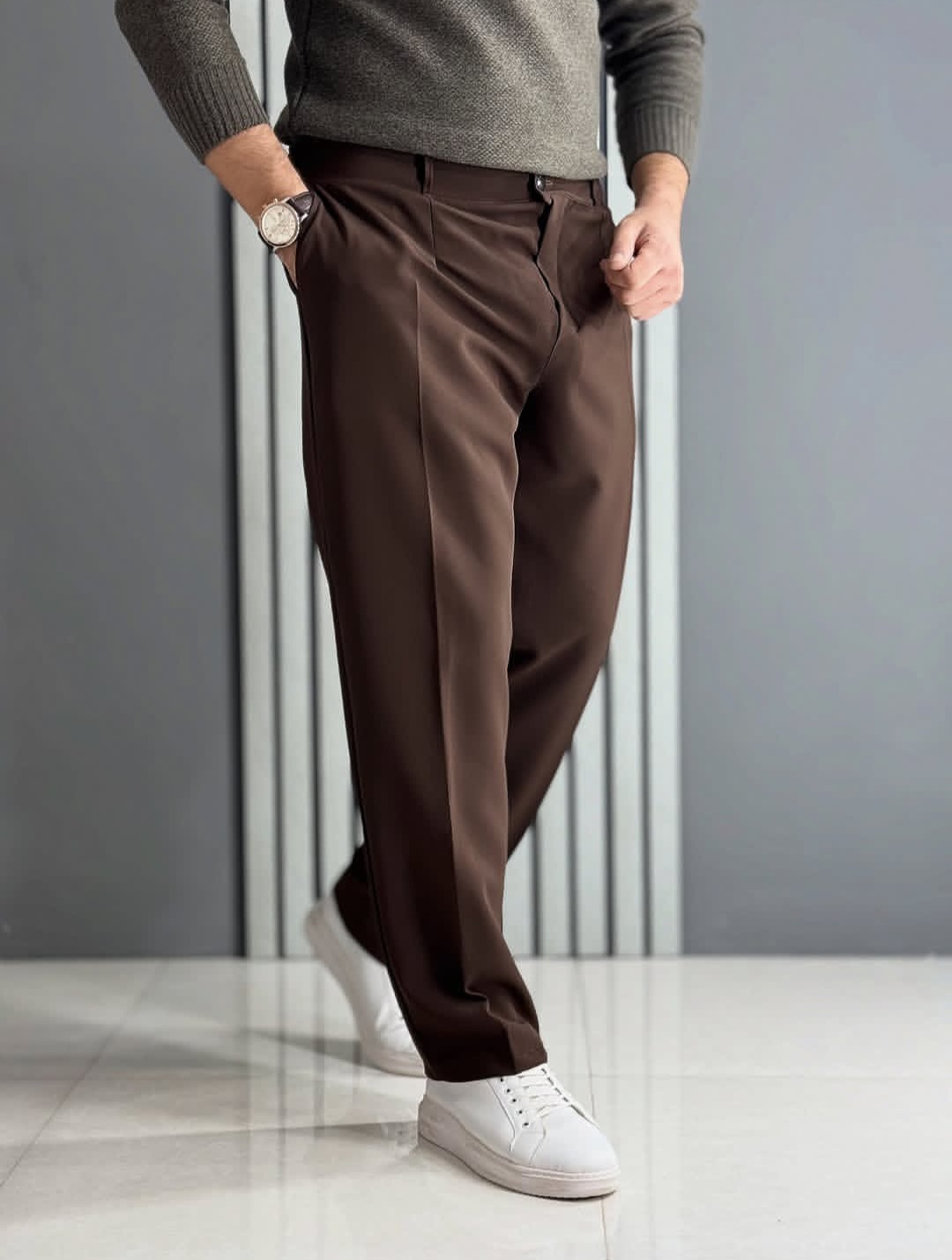 تصویر شلوار مردانه نیم بگ مازراتی دکمه دار گرم بالا - رنگ قهوه ای پارچه مازراتی دوبل دکمه و زیپ دار